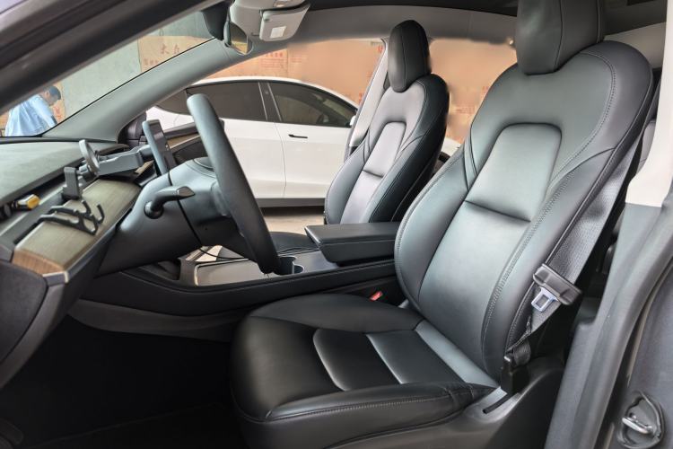 Used Tesla Model Y 2021 Long-Range All-Wheel-Drive Version
