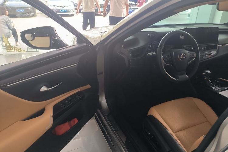 Used Lexus ES 2023 200 Excellence Edition Driver Seat