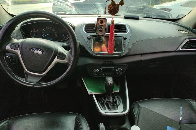 Used Ford Escort 2015 1.5L Automatic Fashion Model Center Console