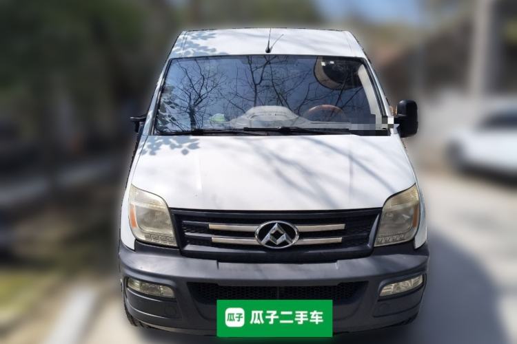 Used SAIC MAXUS Xintu V80 2019 2.5T Classic Model 6-Speed Manual Aotong Long Wheelbase Mid-Height 7-Seater