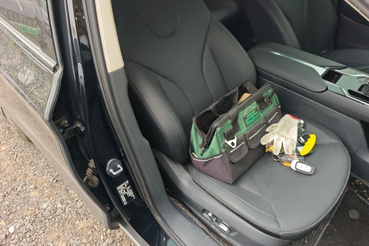 Used Hongqi E-QM5 2022 431 km Charge & Enjoy Edition