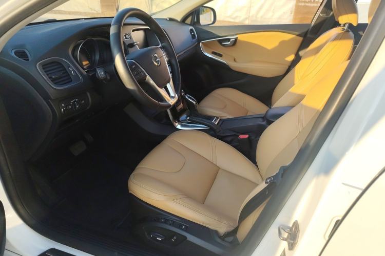 Used Volvo V40 2017 T3 Zhiyi Edition