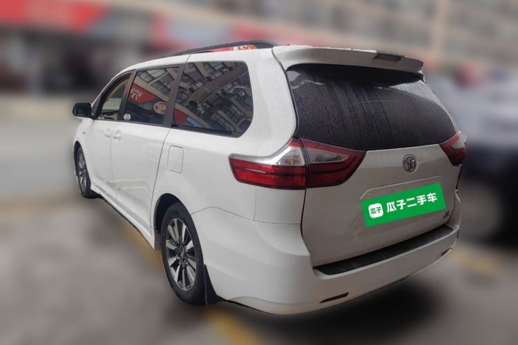 Used Toyota SIENNA 2018 3.5 Four-Wheel Drive LE Version 7 Seats – Canadian Edition Rear Left 45 Deg