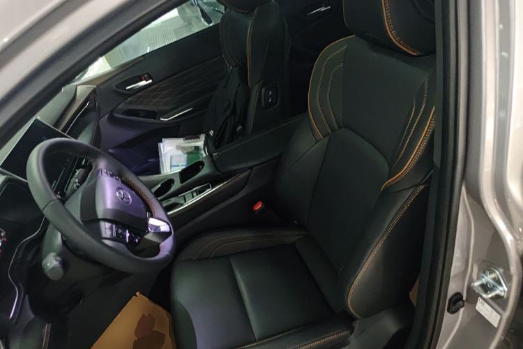 Used Toyota Avalon 2024 Dual-Motor 2.0L Luxury Edition
