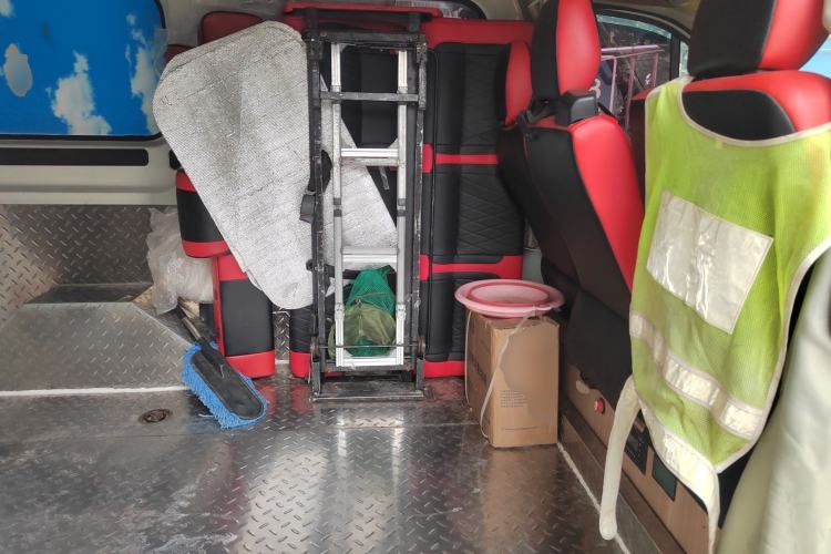 Used SAIC MAXUS Xintu V90 2020 2.0T Manual Yunjie Version Front-Wheel Drive with Single Rear Tire Short Wheelbase Mid-Height Design 6-Seater
