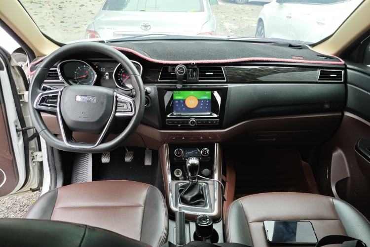 Used Lifan Auto Myway 2016 1.5L Manual Elite Version Center Console