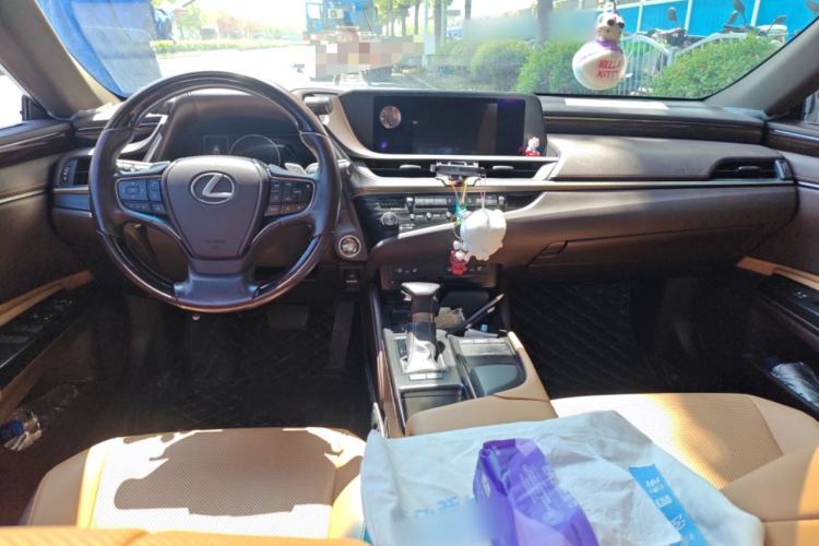 Used Lexus ES 2018 200 Luxury Edition China V Standard Center Console