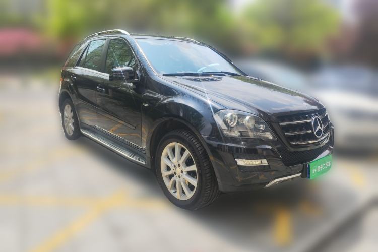 Used Mercedes-Benz M-Class 2010 ML 350 4MATIC Luxury Model Front Right 45 Deg