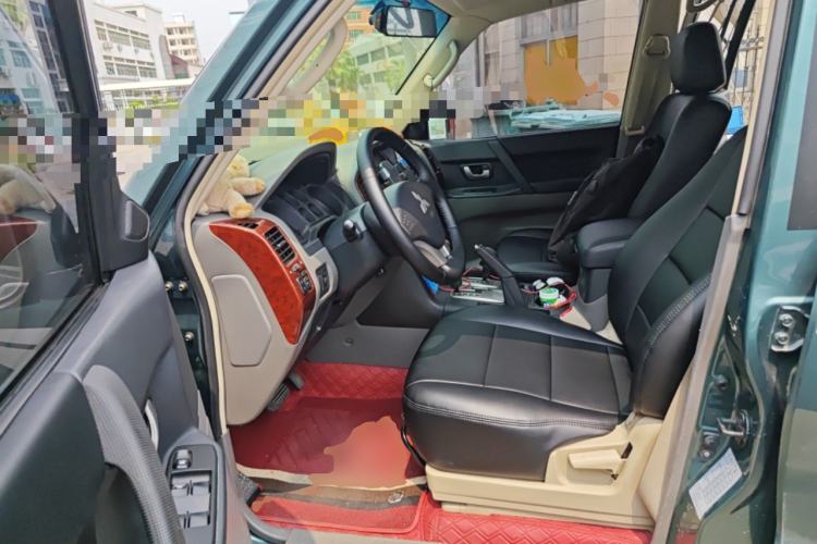 Used Mitsubishi Pajero 2011 V73 3.0L AT GLX Left Front Seat