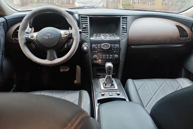 Used Infiniti FX 2011 FX35 Supreme Edition Center Console