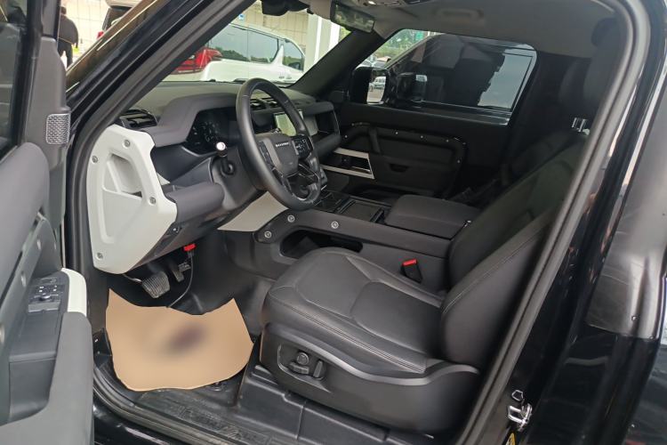 Used Land Rover Defender 2023 90 2.0T P300 SE
