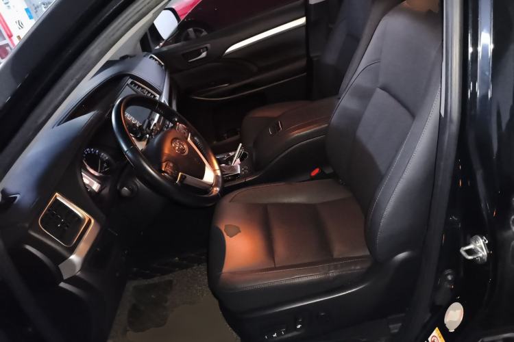 Used Toyota Highlander 2018 2.0T Four-Wheel Drive Luxury Version 7 Seats China VI Standard

