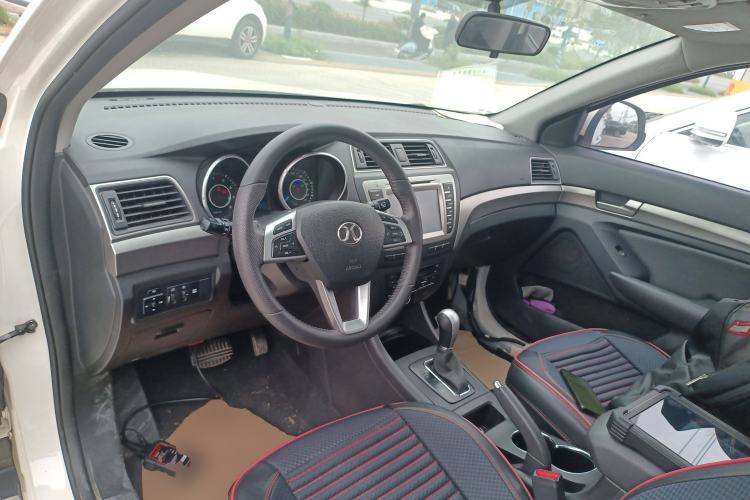 Used BAIC Senova X65 2015 2.0T Automatic Elite Model
