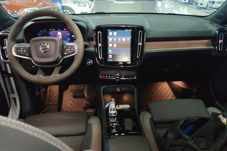 Used Volvo XC40 2023 B3 Zhiyuan Luxury Edition Center Console