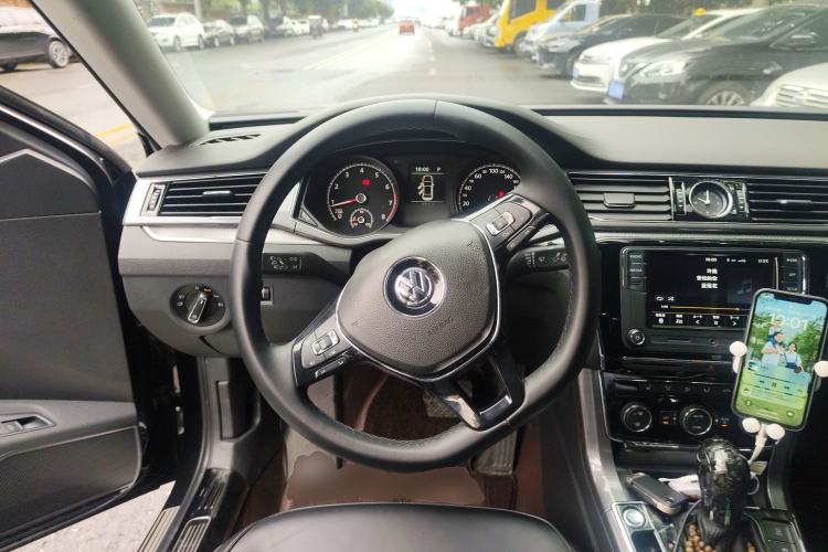 Used Volkswagen Passat 2017 330TSI DSG Luxury Edition
