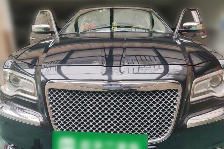 Used Chrysler 300C 2013 3.6L Luxury Edition Front