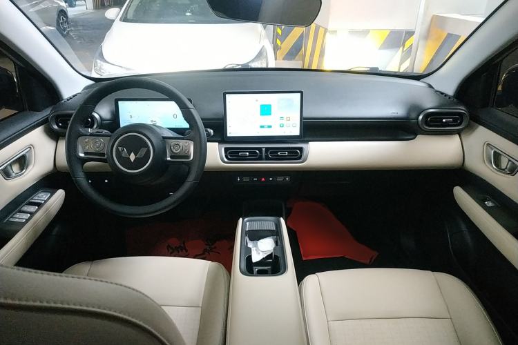 Used Wuling Bingo PLUS 2024 330 km Range Five-Seater Version Center Console