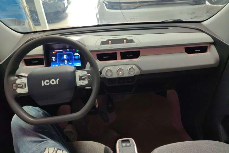 Used Chery New Energy QQ Ice Cream 2022 170km Sundae Phosphate Lithium-Ion Interior 3