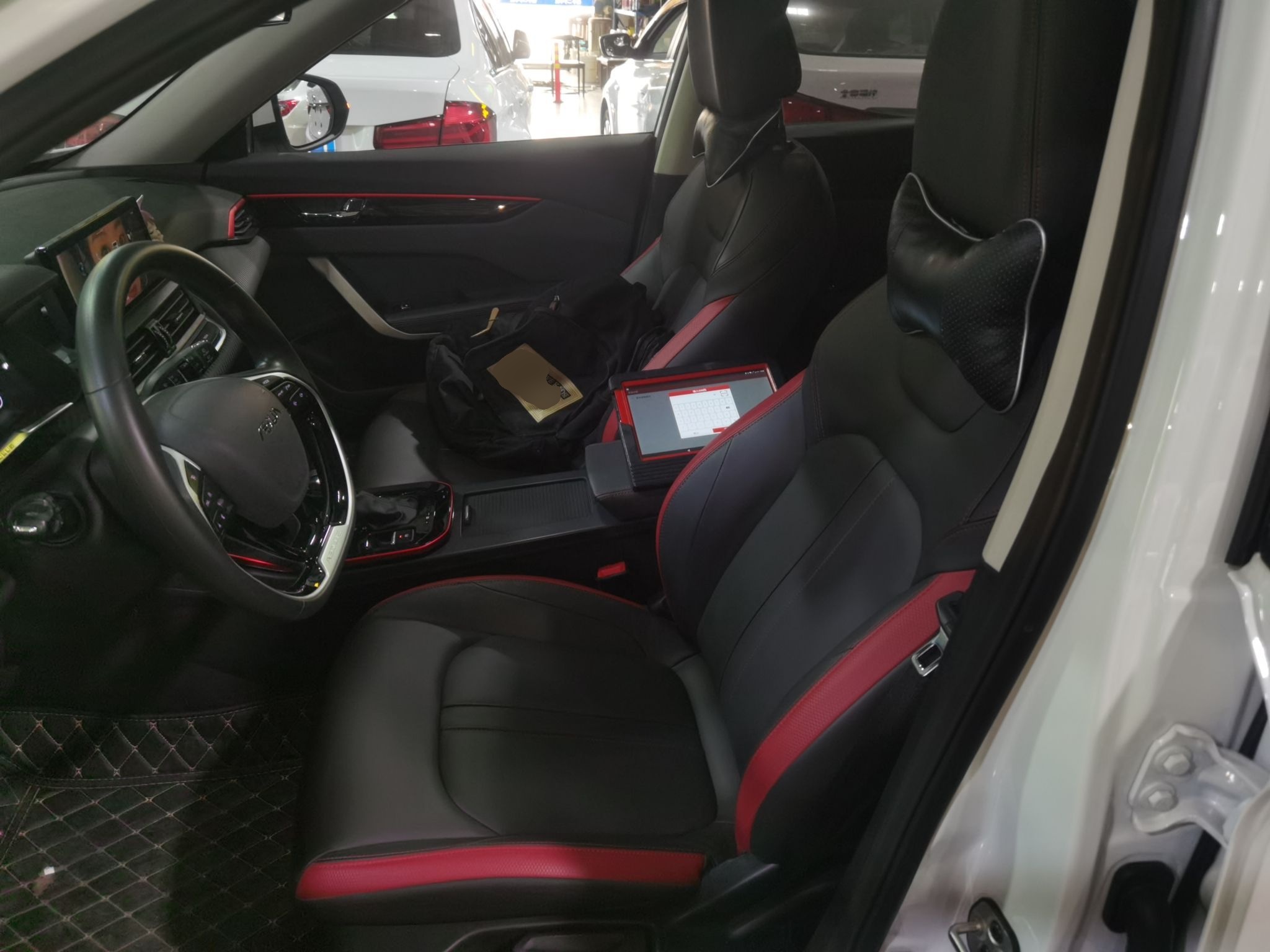 المقاعد الأمامية داخل السيارة