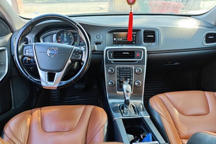 Used Volvo S60 2014 T5 Zhiyi Edition
