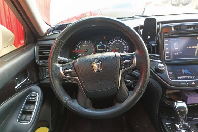 Used Toyota Crown 2015 2.0T Fashion Edition
