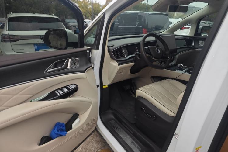 Used Denza D9 2024 DM-i 980 Four-Wheel Drive Flagship Model
