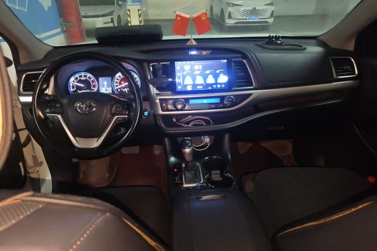 Used Toyota Highlander 2015 2.0T Four-Wheel Drive Luxury Edition 7-Seater Center Console