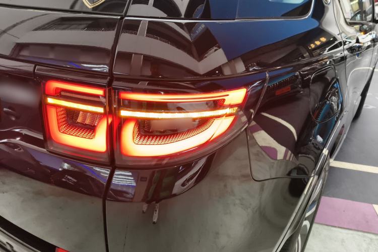 Used Land Rover Discovery Sport New Energy 2024 1.5T P300e Plug-in Hybrid Electric Version Right Rear Taillight