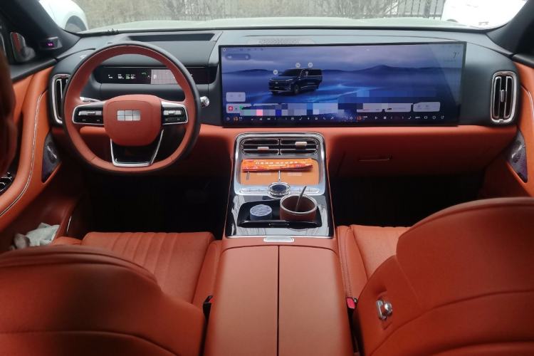 Used Geely Galaxy M9 2025 Model 230km Two-Wheel-Drive Exploration Edition Center Console