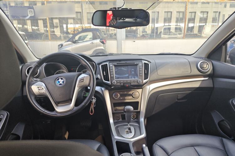 Used Venucia T70 2015 2.0L CVT Smart Edition