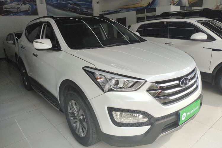 Used Hyundai Santa Fe 2015 2.0T Automatic Two-Wheel Drive Smart Version 5 Seats Front Right 45 Deg