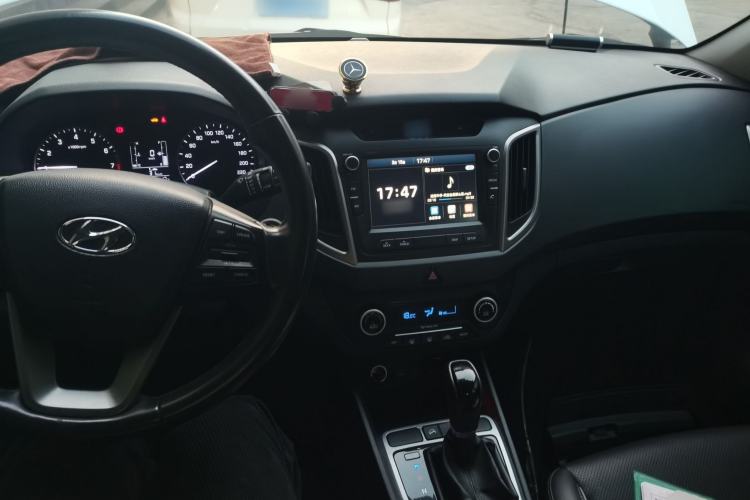 Used Hyundai ix25 2015 1.6L Automatic Two-Wheel-Drive Deluxe DLX Model
