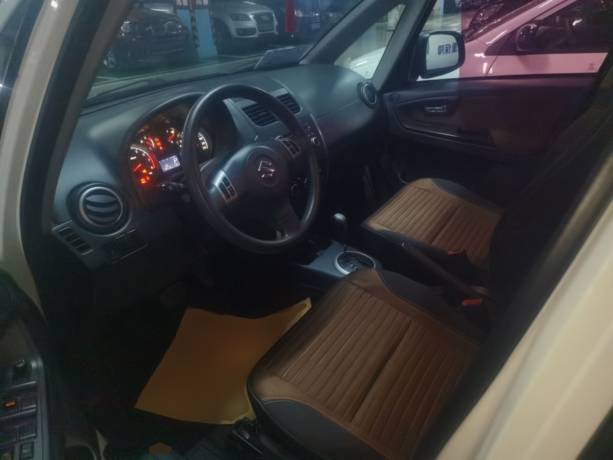 المقاعد الأمامية داخل السيارة