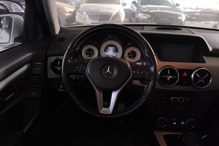 Used Mercedes-Benz GLK-Class 2013 GLK 300 4MATIC Dynamic Sunroof Model
