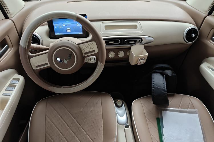 Used Wuling Hongguang MINIEV 2025 Four-Door Version Advanced Edition Center Console