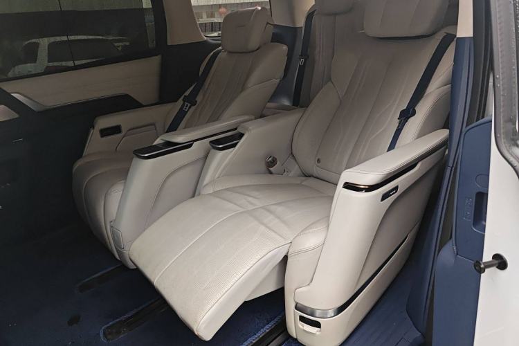 Used Buick Century 2023 2.0T Six-Seater Yinshi Edition Left Rear Seat