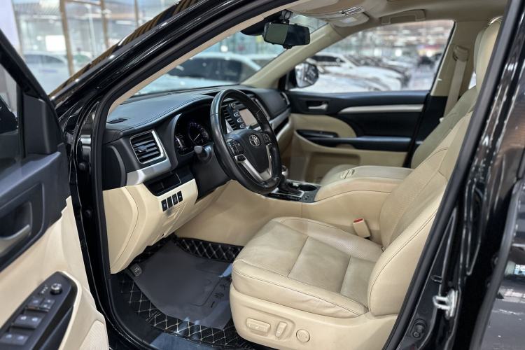 Used Toyota Highlander 2018 2.0T Four-Wheel Drive Luxury Edition 7 Seats China V Emission Standard Interior 1