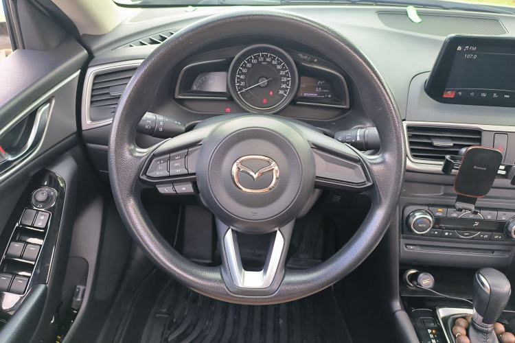 Used Mazda 3 Axela 2017 Sedan 1.5L Automatic Luxury Model Emission Standard China V Steering Wheel