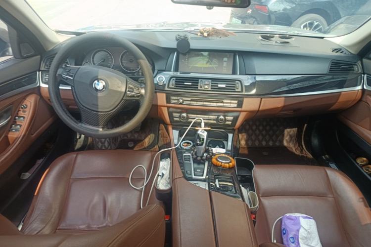 Used BMW 5 Series 2014 520Li Elegant Model Center Console