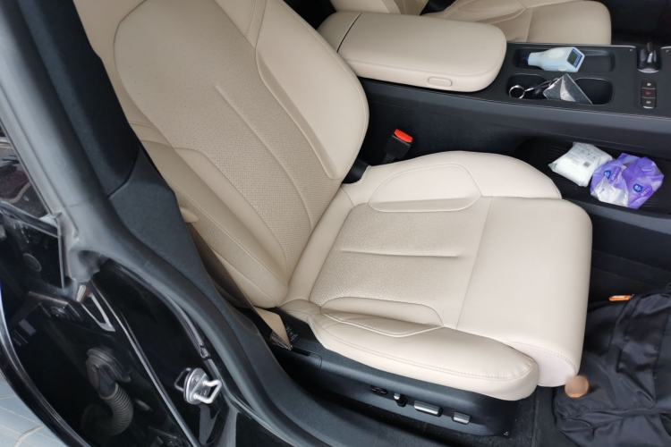 Used Nio ET5 2024 75 kWh Right Front Seat