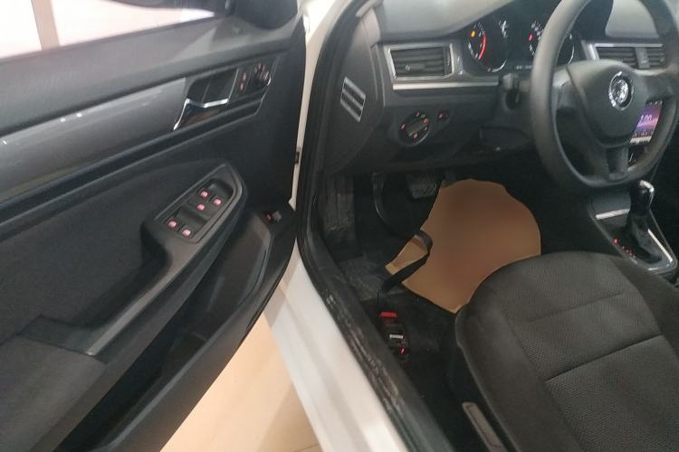 Used Volkswagen Bora 2016 1.6L Automatic Fashion Model