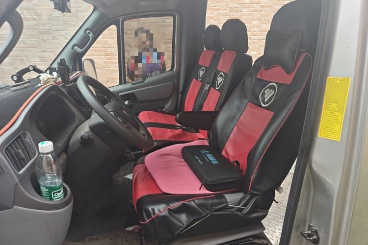 Used Foton Toano 2023 Joy Elephant Multi-Function 2.0T Manual Long-Wheelbase Mid-Roof Model with Single Rear Tire Available in 5/6/7/9-Seater Configurations Left Front Seat