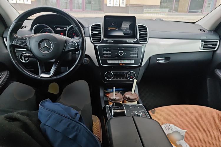 Used Mercedes-Benz GLE Coupe 2017 GLE 400 4MATIC Coupe SUV Center Console