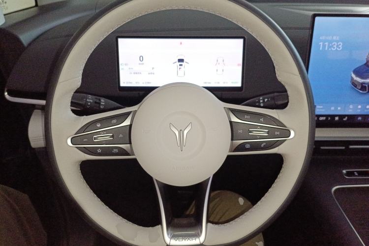Used VOYAH Dream 2025 PHEV Four-Wheel Drive Excellence Kunpeng Edition Steering Wheel