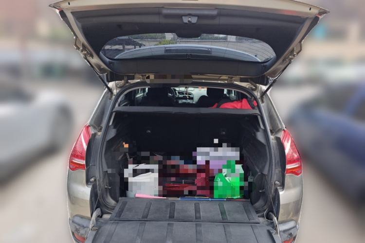 Used Peugeot 3008 2015 2.0L Automatic Classic Edition Trunk