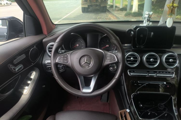 Used Mercedes-Benz GLC 2017 GLC 260 4MATIC Dynamic Edition Steering Wheel