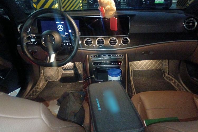 Used Mercedes-Benz E-Class New Energy 2023 E 350 e L Plug-in Hybrid Sports Sedan Center Console