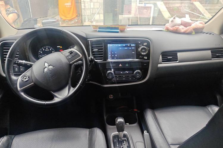 Used Mitsubishi Outlander 2013 2.4L Four-Wheel Drive Luxury Navigation Version 7 Seats