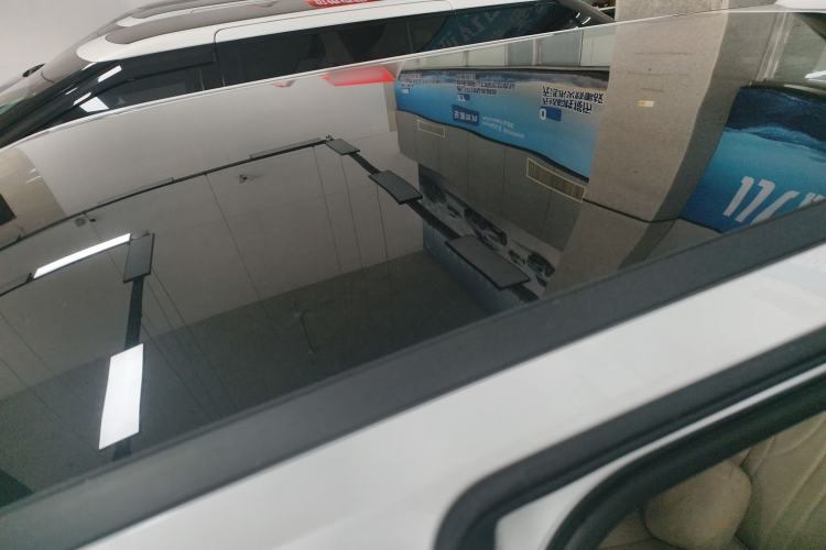 Used XPeng X9 2025 740 Ultra-Long Range Max Roof