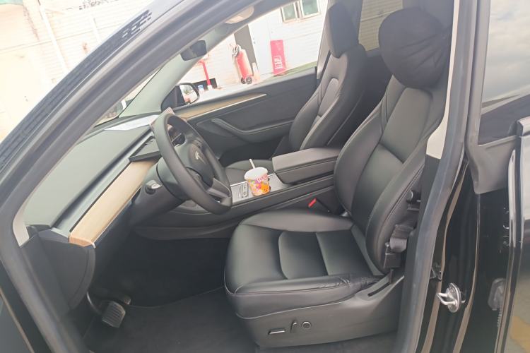 Used Tesla Model Y 2022 Long-Range All-Wheel-Drive Version